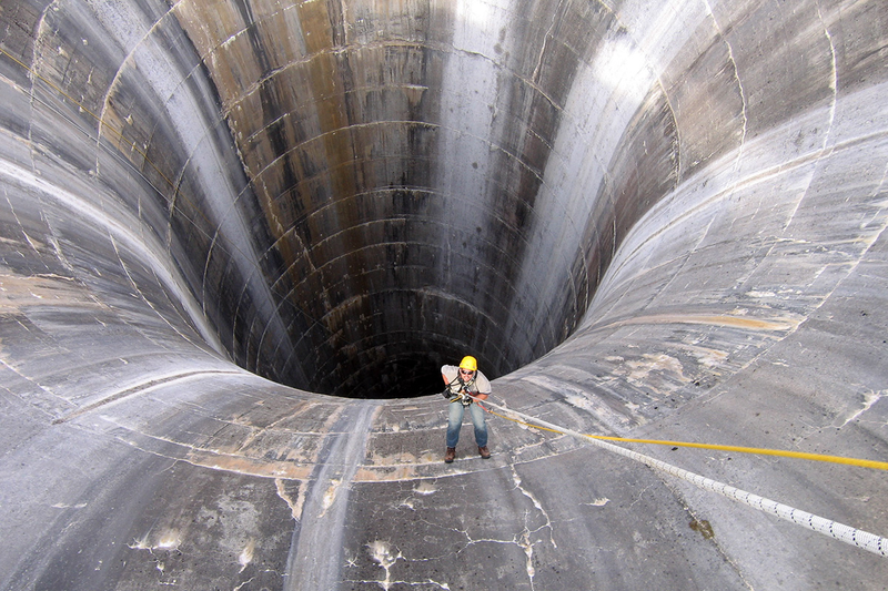 Illustration for article titled These 21 Enormous Man Made Holes Will Give You Vertigo